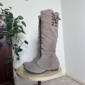 Vintage early 2000s Naughty Monkey light grey tan suede leather knee high boots